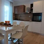 Luxury L&f Apartment