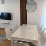 Luxury L&f Apartment *