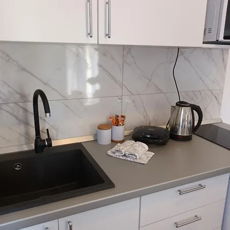 Luxury L&f Μακάρσκα