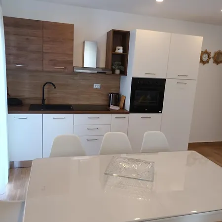 Luxury L&f Apartman *