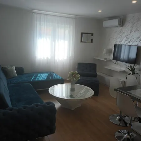 Luxury L&f * Μακάρσκα